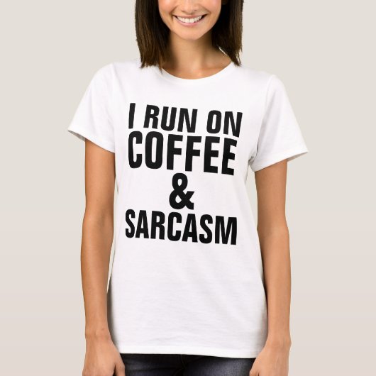 JE COURS SUR LE CAFÉ & SARCASM Funny T-shirts (Devant)