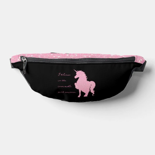 Je crois en la licorne rose invisible. (Poser)
