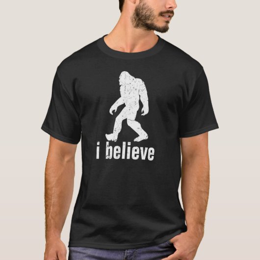 Je crois qu'il y a un T-shirt de SQUATCH (Devant)