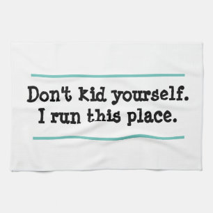 Je dirige cette serviette de cuisine blanche