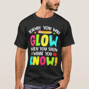 Je gloeit Funny Test Testing Day Teacher Kinder T-shirt