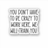 Je hoeft niet gek te zijn om hier te werken sticker (Voorkant)