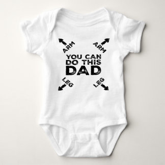 Je kunt dit pap doen (Arrow wijst naar arm en been Romper