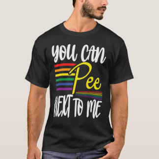 Je kunt naast me plassen met een regenboogstraal t-shirt