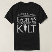 Je kunt nooit met een buis lopen. t-shirt (Design voorkant)