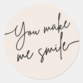 “Je laat me glimlachen” Mooie Aanmoedigingssticker Ronde Sticker