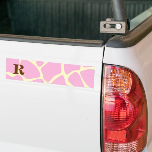 Je Letter Custom Monogram. Roze Giraffe afdrukken. Bumpersticker (Op Truck)
