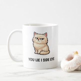 Je liegt, ik kijk je van opzij aan, pluizige crème koffiemok