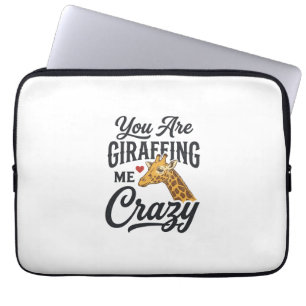 Je maakt me helemaal gek, grappig giraffe T-shirt_ Laptop Sleeve
