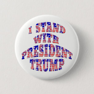 JE ME TIENS AVEC LE PRÉSIDENT TRUMP Badge / Pin