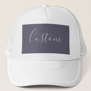 Je naam Elegant Lavendel Script op Hazy Paarse Trucker Pet