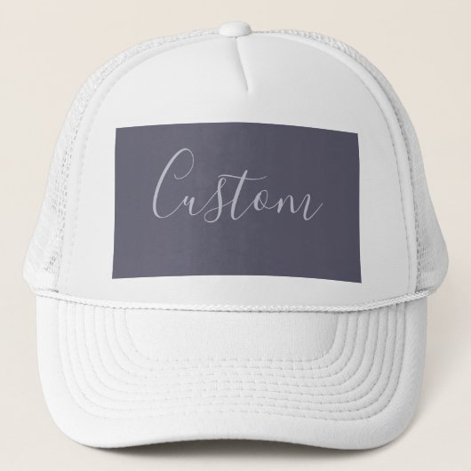 Je naam | Elegant Lavendel Script op Hazy Paarse Trucker Pet (Voorkant)