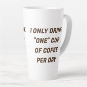 Je ne bois qu'une tasse de café par jour de Mug PE (Angle droit)