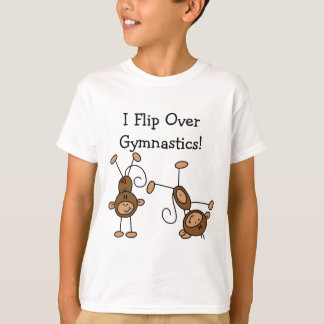 Je renverse au-dessus des T-shirts et des cadeaux