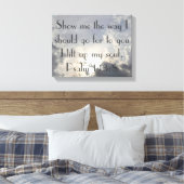 Je soulève ma toile enveloppée de vers de la bible (Insitu(Chambre))