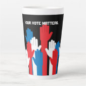 Je stem gaat over patriottische handen latte mok (Voorkant)