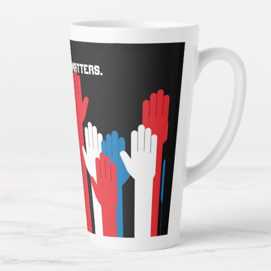 Je stem gaat over patriottische handen latte mok (Rechts)