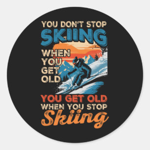 Je Stopt Niet Met Skiën Als Je Oud Wordt Winter Ex Ronde Sticker