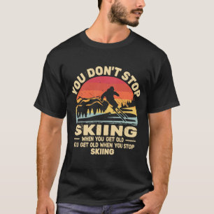 Je stopt niet met Skiing om oude skiërs en retro s T-shirt