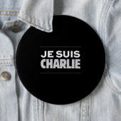 Je suis Charlie badge (En situation)