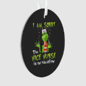 Je suis désolé que la gentille infirmière soit en  (devant)