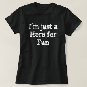 "Je suis juste un héros T-shirt pour amusement"