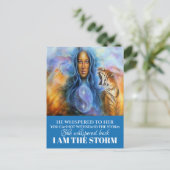 JE SUIS LA CARTE POSTALE STORM (Debout devant)