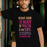 Je suis le Chemin T-shirt aux couleurs vives<br><div class="desc">T-shirt chrétien avec le verset biblique de Jean 14:6 Jésus lui dit : "Je suis le chemin, la vérité et la vie. Personne ne peut venir au Père sauf par moi". Les versets sont en rouge orange et rose et en calligraphie mixte et typographie minimaliste. Ce design de foi moderne...</div>