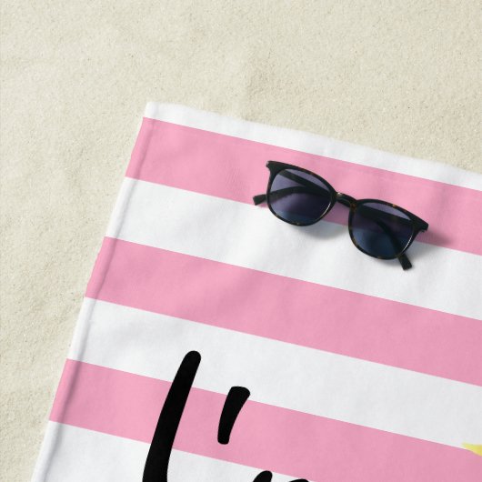 Je suis serviette de plage rayée tellement occupée (En situation)