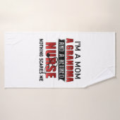 Je suis une maman, une grand-mère et une infirmièr (Serviette de bain)