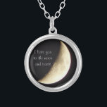 Je t'aime à la lune et au collier arrière<br><div class="desc">Un collier pour celui que vous aimez.</div>