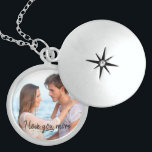 Je t'aime plus - pendentif romantique de photo de<br><div class="desc">Beau pendentif d'argent sterling pour votre aimé, que vous pouvez personnaliser avec votre photo préférée. Les mots romantiques lisent "je t'aime plus" et apparaissent au-dessus de votre photo comme texte noir recouvert dans la typographie moderne de manuscrit. Veuillez passer en revue notre magasin pour les produits semblables et les conceptions...</div>