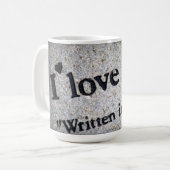 Je t'aime tasse de café, écrite dans la pierre (Devant gauche)