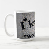 Je t'aime tasse de café, écrite dans la pierre (Gauche)