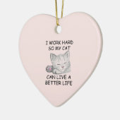 Je travaille un ornement en céramique dure (Gauche)