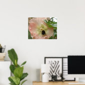 Je viens d'atterrir ! Abeille sur une impression H (Bureau à domicile)