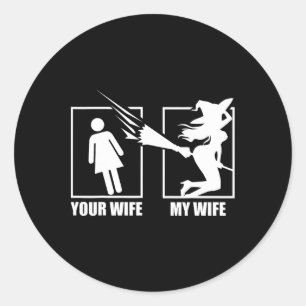 Je vrouw Vs. Mijn vrouw - Heks vrouw Halloween Ronde Sticker