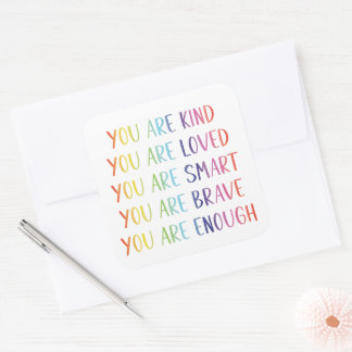 Je wordt geliefd Leuk regenboog positieve bevestig Vierkante Sticker