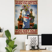 Je wordt oud als je stopt met  tuinieren poster (Thuiskantoor)