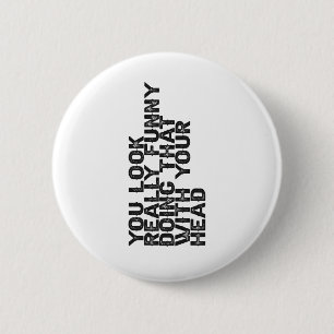 Je ziet er echt grappig uit dat je dat doet met je ronde button 5,7 cm