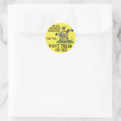 Je zult me niet leren lezen ronde sticker (Tas)