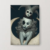 Jester sits on crescent moon wireless charger  button (Voorkant)