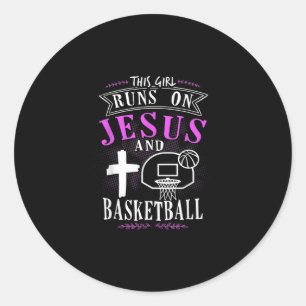 Jesus Love  Dit meisje loopt op Jezus en Basketbal Ronde Sticker