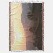 Jetez une couverture avec le lever du soleil dans (devant Vertical)