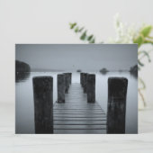 Jetty Invitation (Debout devant)
