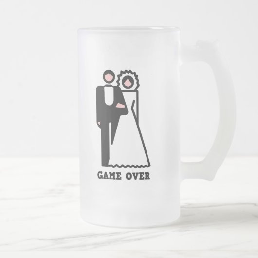 Jeu au-dessus de tasse d'enterrement de vie de (Droit)