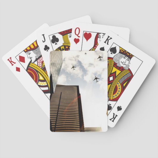 Jeu De Cartes Avion volant au-dessus des bâtiments (dos)