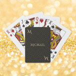 Jeu De Cartes Black Faux Gold Monogramme Moderne Elégant Poker<br><div class="desc">Personnalisé, personnalisé, classe, moderne, noir et faux or à damiers motif, élégante fausse typographie or / script monogramme et nom, poker classique jeu de cartes deck. Il suffit de taper votre initiale / monogramme, et votre nom, pour customiser. Fait une grande coutume, cadeau personnalisé pour anniversaire, mariage, anniversaire, remise de...</div>