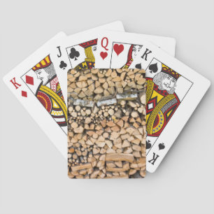 Jeu De Cartes Bois coupé sur un paquet de cartes de tisonnier de