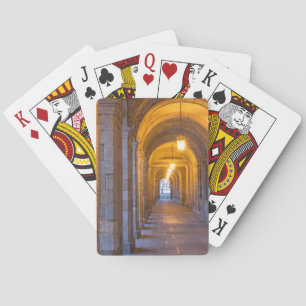 Jeu De Cartes Couloir en pierre éclairé par une lampe, Espagne